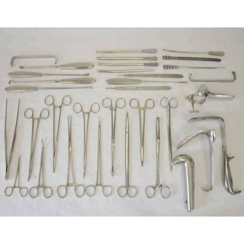 boite-d-instruments-gynecologiques-g1