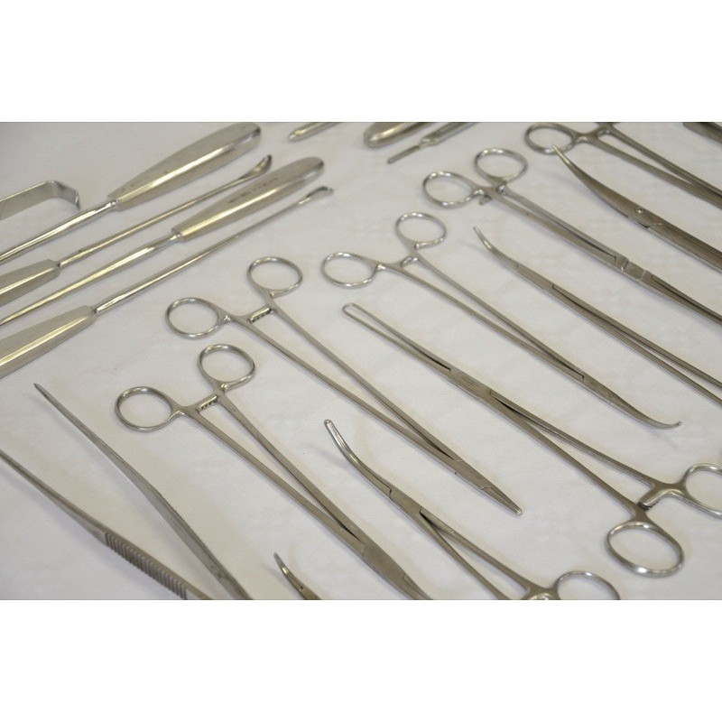 boite-d-instruments-gynecologiques-g2