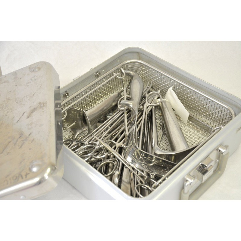 boite-d-instruments-gynecologiques